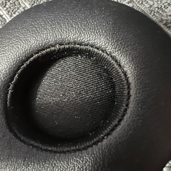 BEATS Solo3 LIKE NEW - Picture 8 of 12